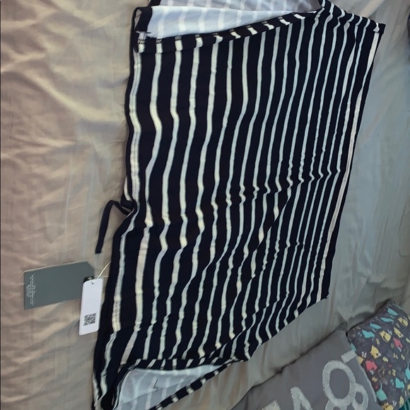 Women’s Dress - Picture 3 of 4